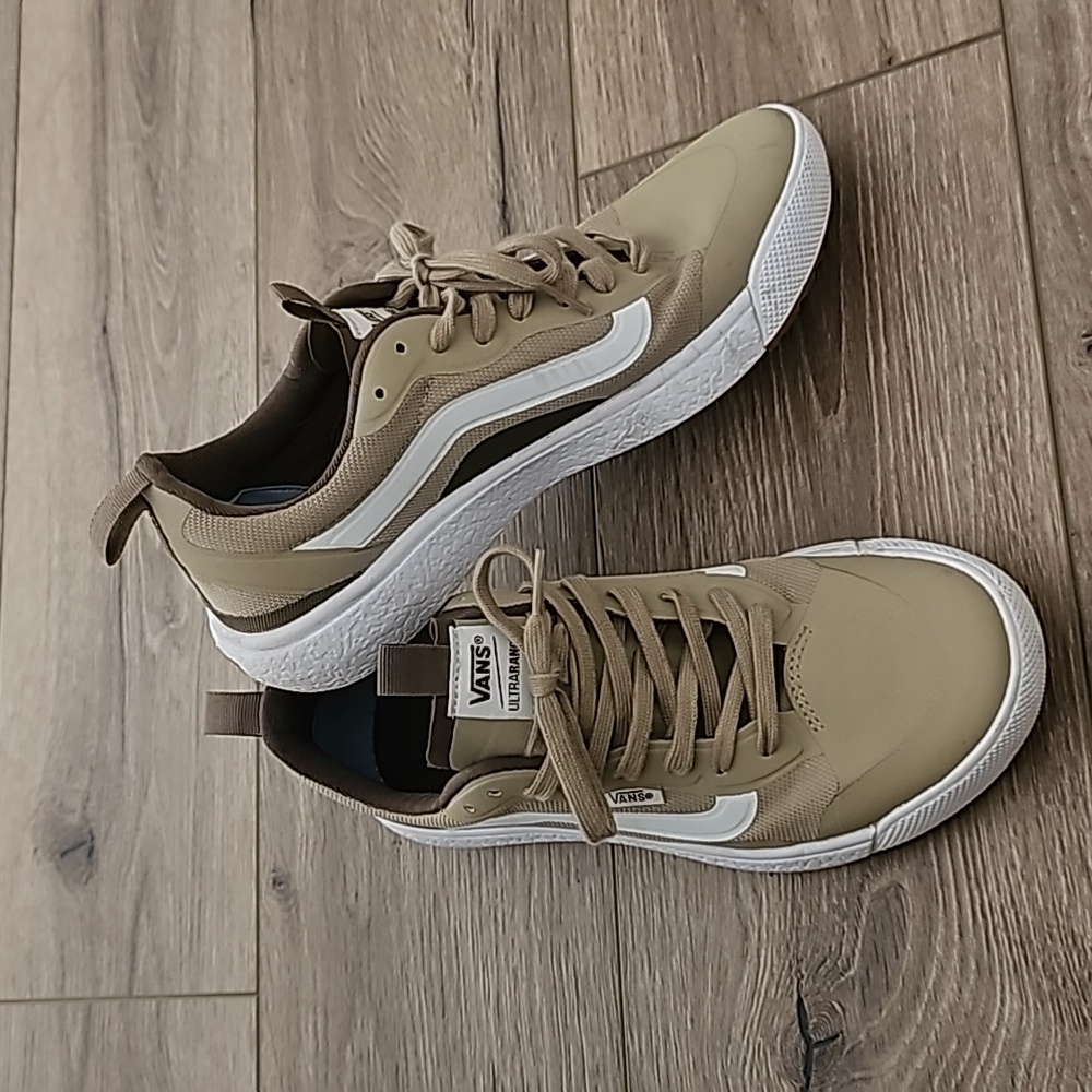Vans UltraRange Shoes – Sand and White – Lightweight and Stylish
